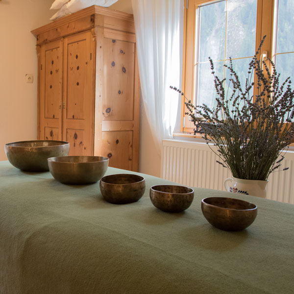 Klangschalen und Lavendel